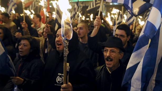 2000 Nazipartei-Anhänger marschierten in Athen