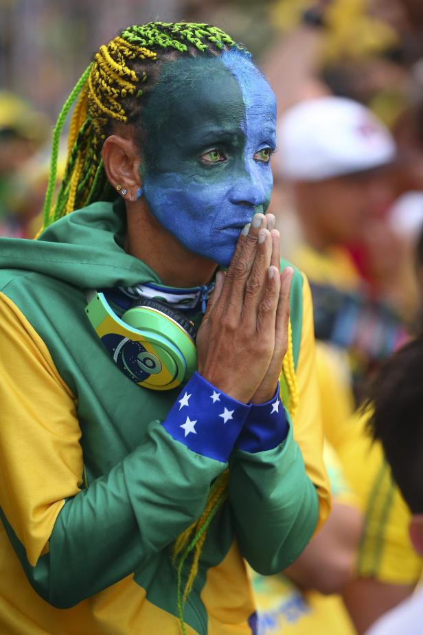 BRAZIL SOCCER FIFA WORLD CUP 2014 Unglücksvögel und Abzocker