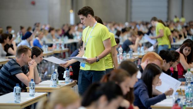 Uni Wien führt Gebühren für Aufnahmetests ein