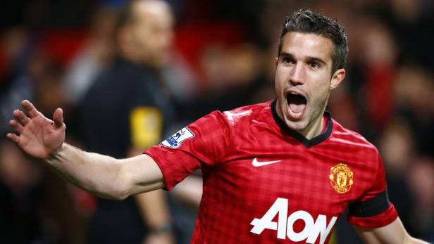 Robin van Persie jubelt in seinem roten Manchester United Trikot.