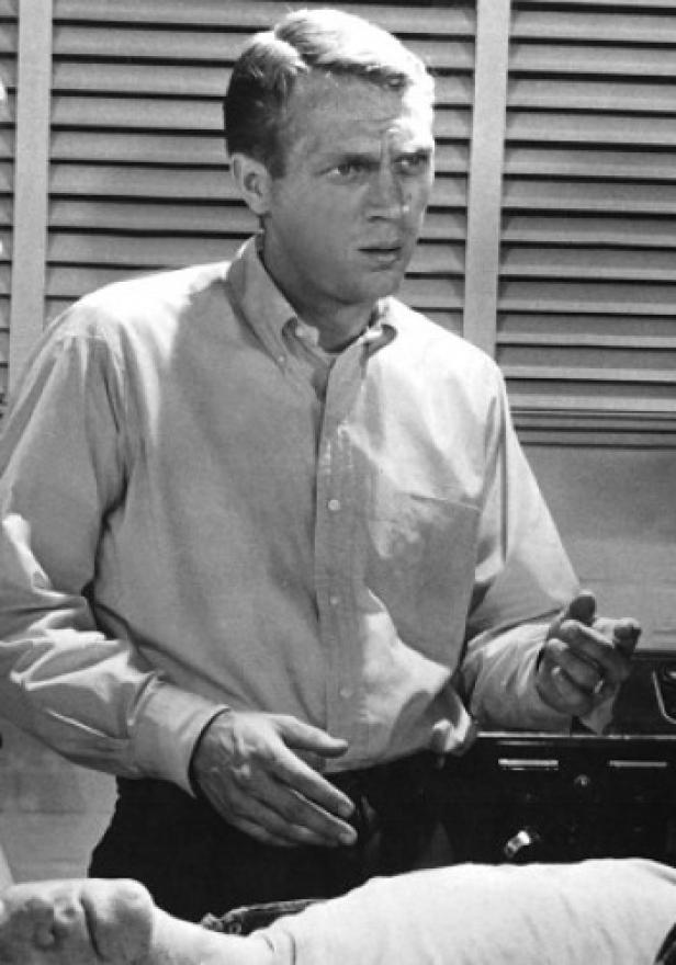 Steve McQueen in einer Szene aus dem Film „The Honeymoon Machine“.