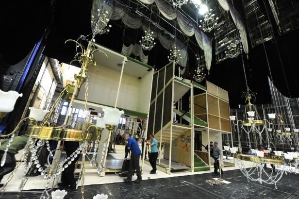Opernball: Staatsoper verwandelt sich in prachtvollen Ballsaal
