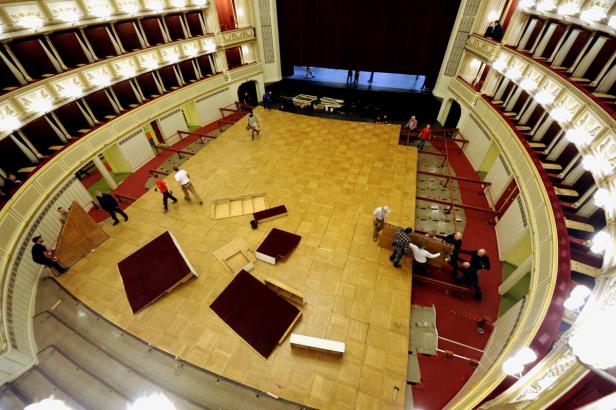 Opernball: Staatsoper verwandelt sich in prachtvollen Ballsaal