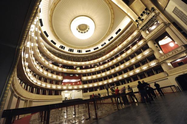 Opernball: Staatsoper verwandelt sich in prachtvollen Ballsaal