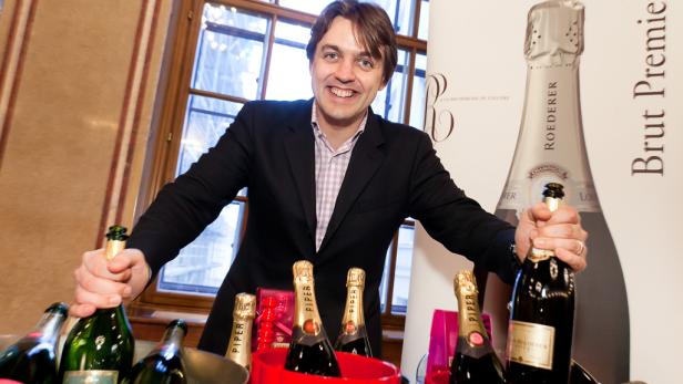 Hoch die Gläser bei der falstaff Champagner Gala 2012