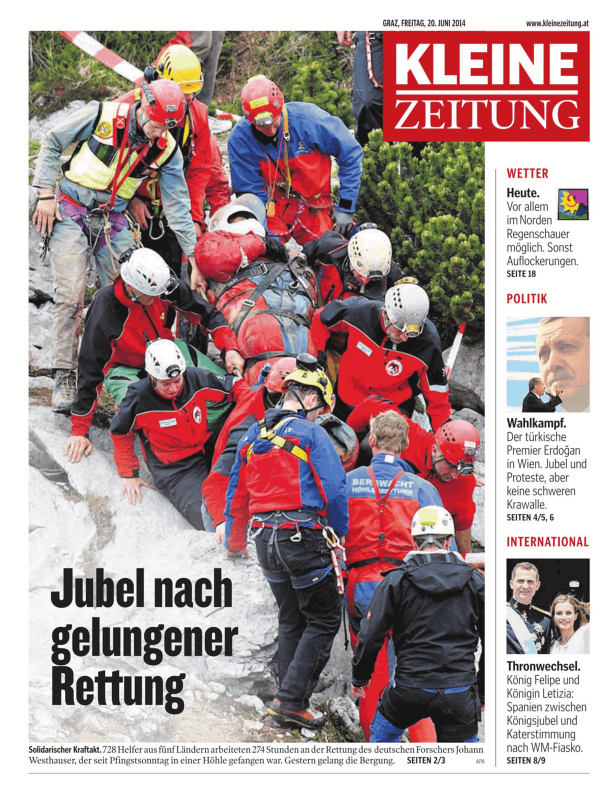 Höhlenretter tragen den deutschen Forscher Johann Westhauser aus der Riesending-Schachthöhle.