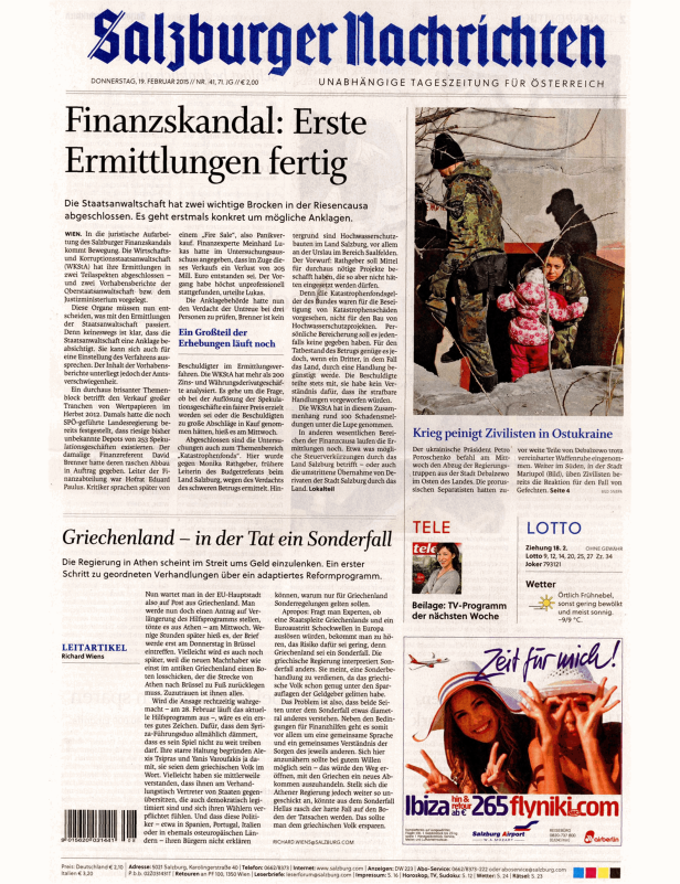 Eine Frau und ein Kind in Militärkleidung suchen Schutz in der Ostukraine.