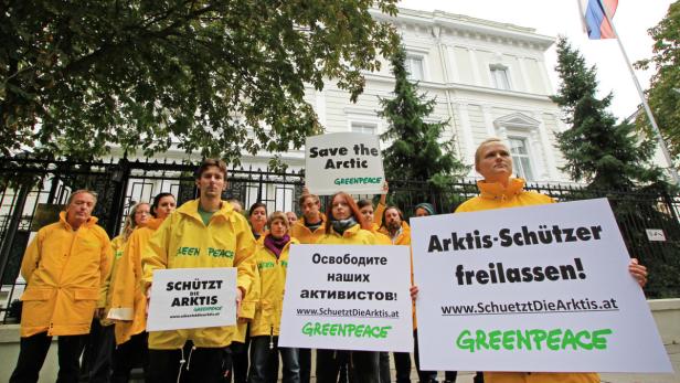 Protest nach Festnahme von Greenpeace-Aktivisten