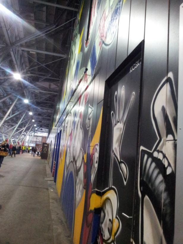 Street-Style: Mattschwarze Wände mit coolem Graffito – das Design der Red-Bull-Arena passt perfekt zum Image des Getränkeherstellers.