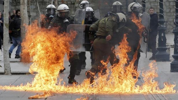 Griechenland im Streik, Brandsätze in Athen