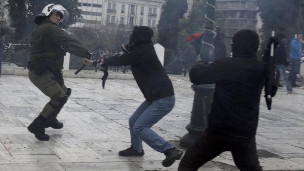 Griechenland im Streik, Brandsätze in Athen