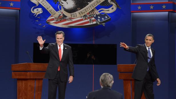 Barack Obama und Mitt Romney bei einer Fernsehdebatte.