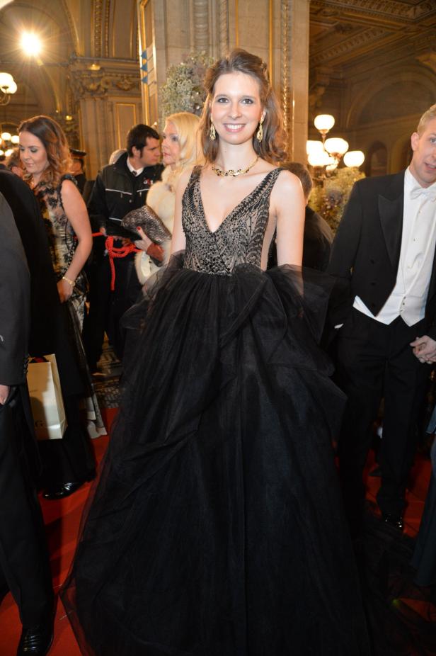 Opernball: Dieses Kleid trägt Mirjam Weichselbraun