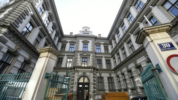Das Gebäude des Finanzamts in der Josefstädter Straße 39 in Wien.