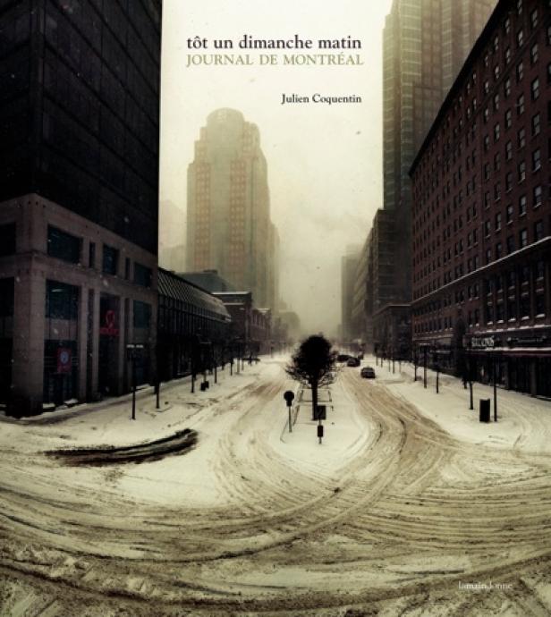 Eine verschneite Straße in Montreal an einem trüben Tag.