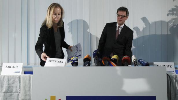 Seltener Auftritt: Meike Schlecker mit Insolvenzverwalter A. Geiwitz. Seltener Auftritt: Meike Schlecker mit Insolvenzverwalter A. Geiwitz.