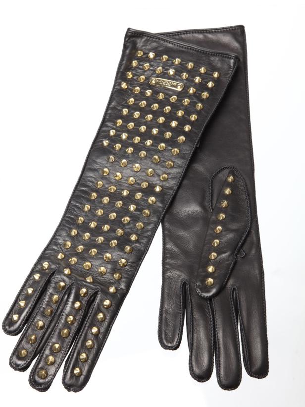 Ein Paar lange, schwarze Lederhandschuhe, verziert mit goldenen Nieten.