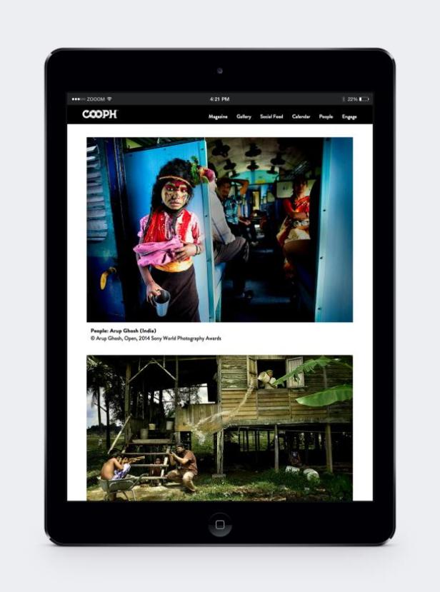 Ein Tablet zeigt zwei Fotografien von Arup Ghosh (Indien) aus dem Jahr 2014.