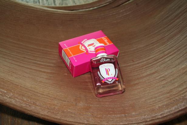 Ein Flakon und die Verpackung von „s.Oliver Prime League Women“ Parfüm.