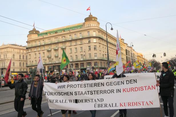 Solidarität mit den Kurdinnen und Kurden