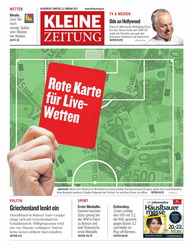 Eine Hand hält eine rote Karte vor einem Hintergrund aus Euroscheinen und einem Fußballfeld.