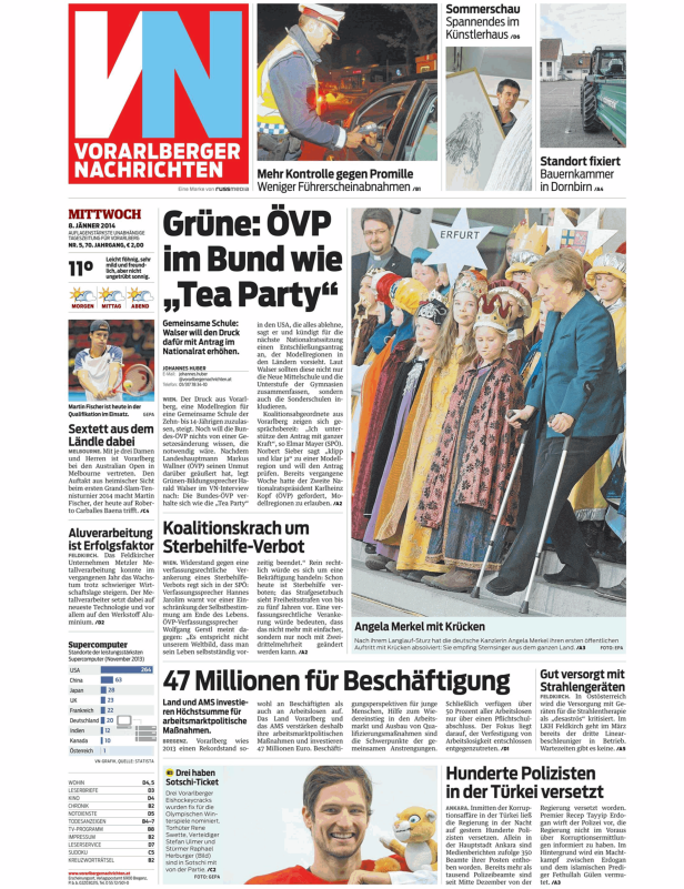 Angela Merkel empfängt mit Krücken Sternsinger, die als Heilige Drei Könige verkleidet sind.