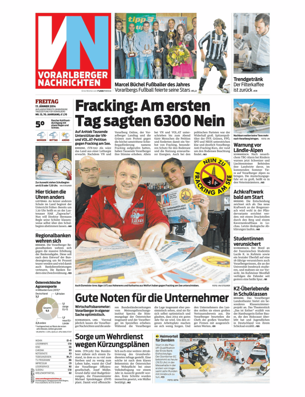 Personen unterschreiben eine Petition gegen Fracking am Bodensee.