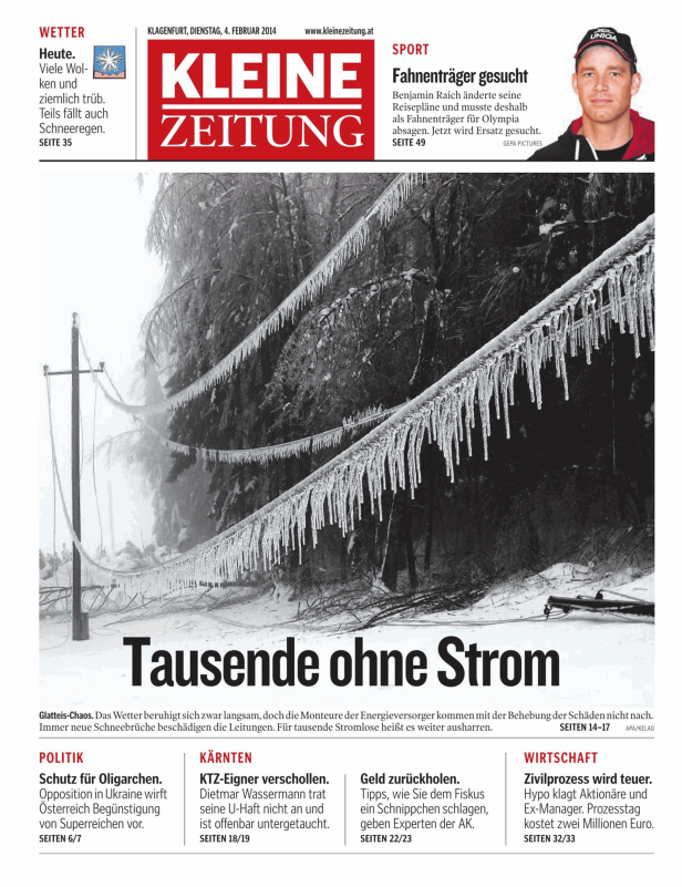 Eiszapfen hängen an Stromleitungen, nachdem Schnee die Leitungen beschädigt hat.