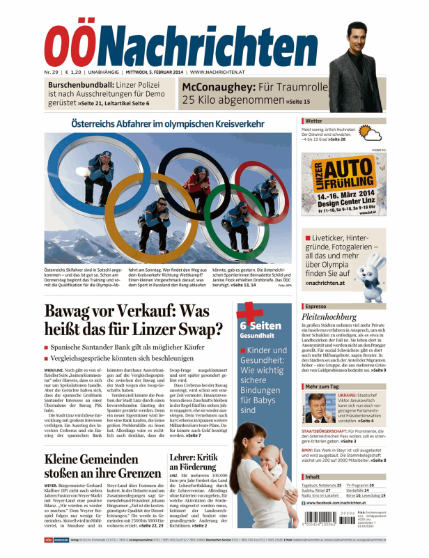Skifahrer vor den olympischen Ringen in Sotschi.