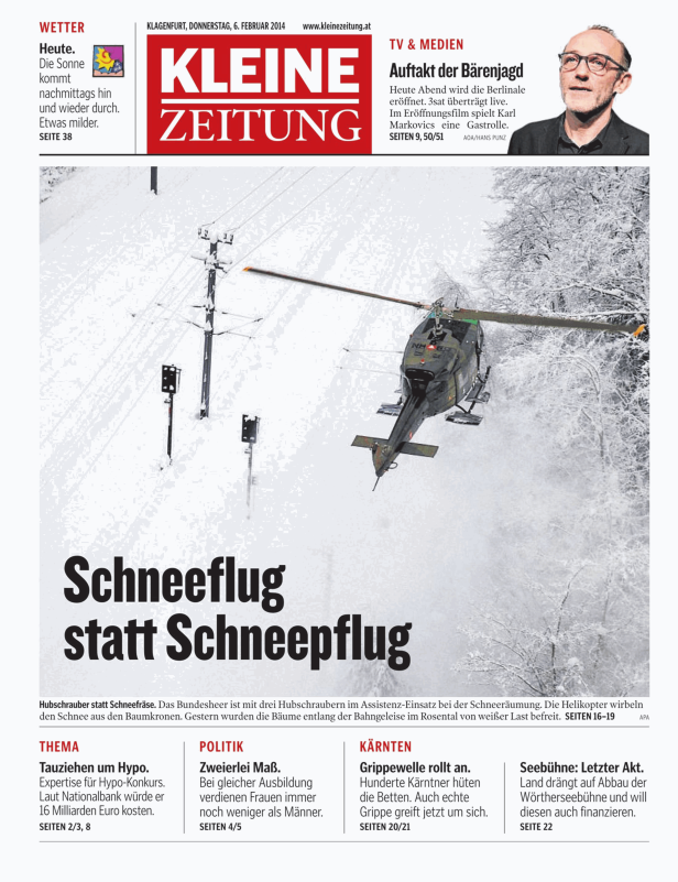 Ein Hubschrauber des Bundesheeres räumt Schnee in einer verschneiten Landschaft.