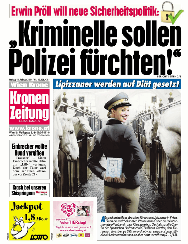 Elisabeth Gürtler von der Spanischen Hofreitschule mit einer Packung „Zuckerl“ bei Lipizzaner-Pferden.