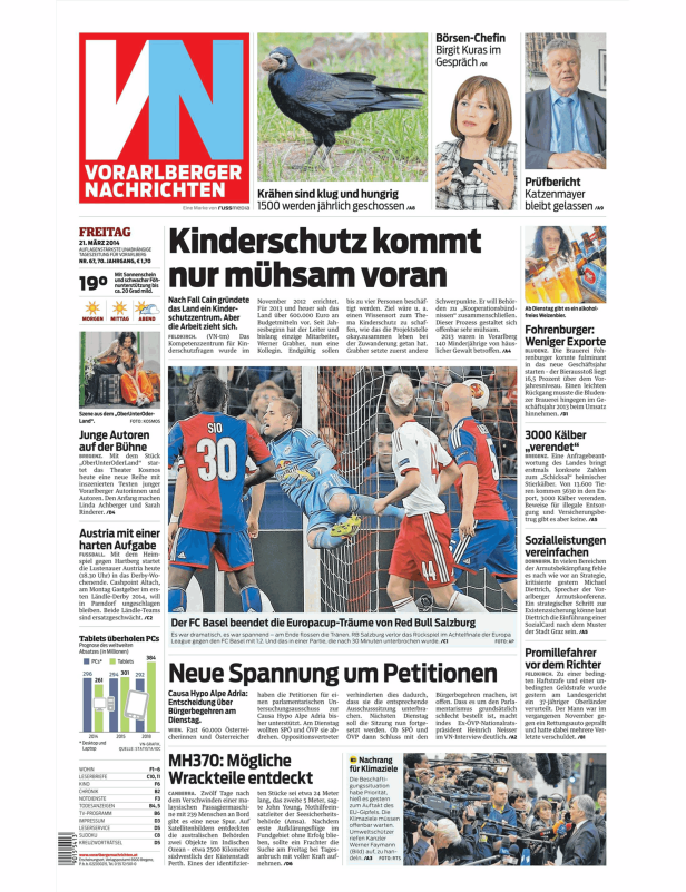 Ein Fußballspiel zwischen dem FC Basel und Red Bull Salzburg ist im Gange.