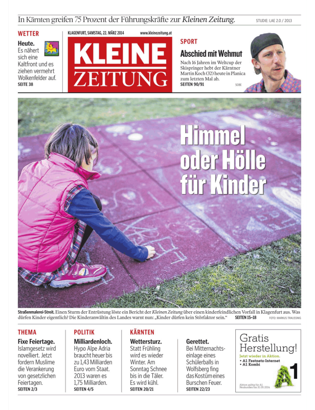 Ein Kind malt mit Kreide auf dem Boden; Titelseite der Kleinen Zeitung zum Thema Kinderrechte.