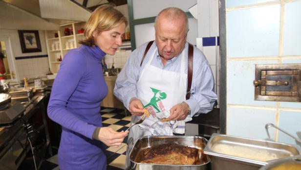 Purzl Klingohr macht Schweinsbraten