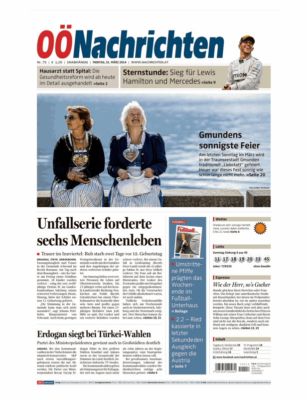 Zwei Frauen in Tracht sitzen am Traunsee und feiern „Liebstatt“ in Gmunden.