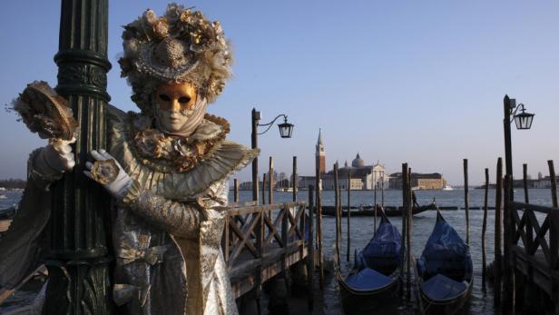 Geheimnisvolle Gestalten am Karneval in Venedig