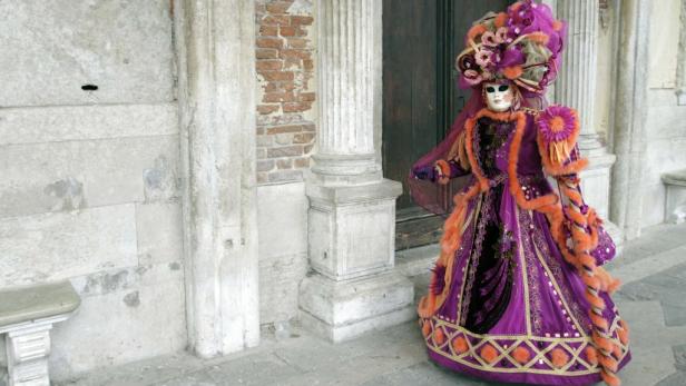 Geheimnisvolle Gestalten am Karneval in Venedig