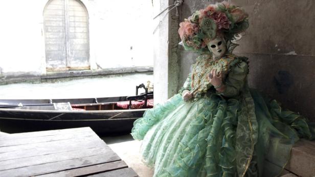 Geheimnisvolle Gestalten am Karneval in Venedig