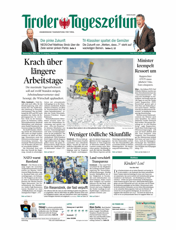 Eine Gruppe von Personen steigt aus einem gelben Rettungshubschrauber im Schnee.