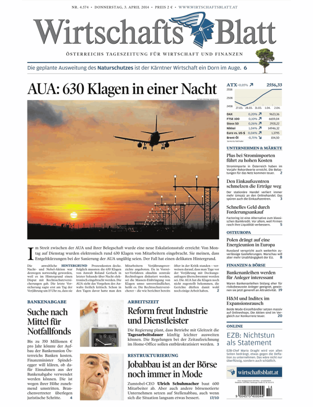 Ein Flugzeug landet bei Sonnenuntergang, aufgenommen für die Titelseite des WirtschaftsBlatt.