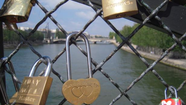 "Lovelocks": Wenn die Liebe ins Schloss fällt