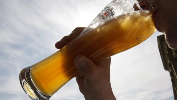 Österreich vor Deutschland - beim Bier trinken