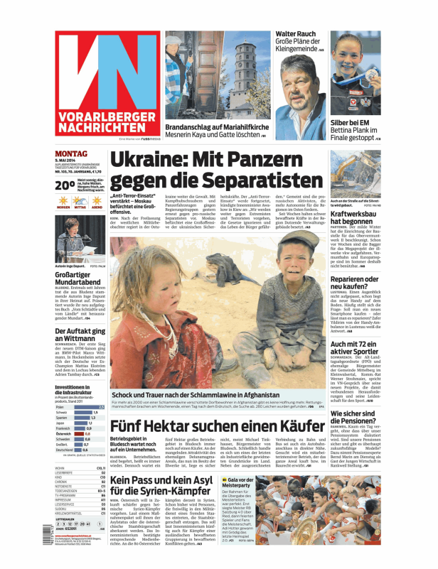 Zwei weinende Kinder vor einem zerstörten Gebäude in der Ukraine.