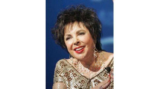 Ein Porträt von Elizabeth Taylor mit roten Lippen und auffälligem Schmuck.