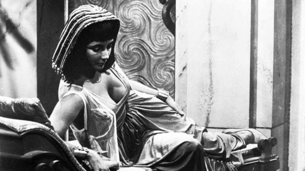 Elizabeth Taylor als Kleopatra in dem gleichnamigen Film von 1963.