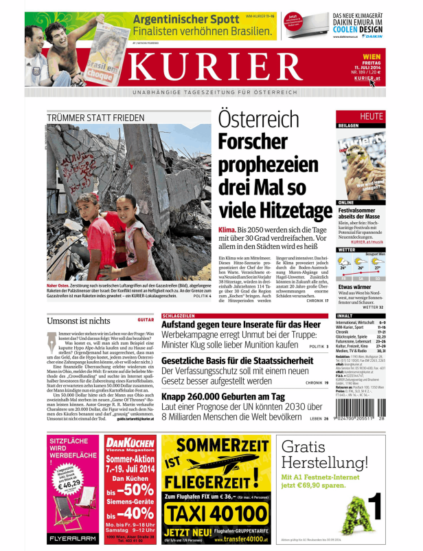 Zwei Mädchen stehen vor zerstörten Gebäuden im Gazastreifen.