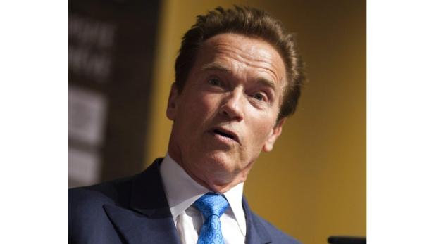Arnold Schwarzenegger bei einer Rede.