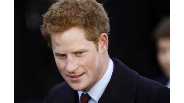 Prinz Harry blickt in die Ferne.