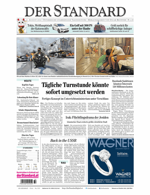 Ein maskierter Mann sitzt auf dem Maidan in Kiew vor brennenden Reifen.