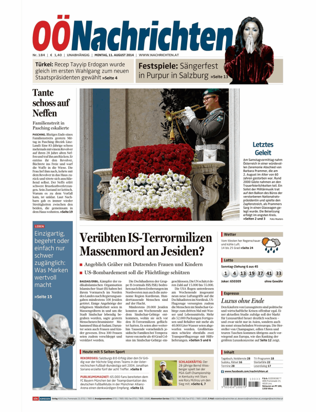 Ein Musiker spielt während einer Trauerzeremonie auf einer Trompete.